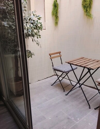 A little oasis of peace with a patio in the heart of Sète