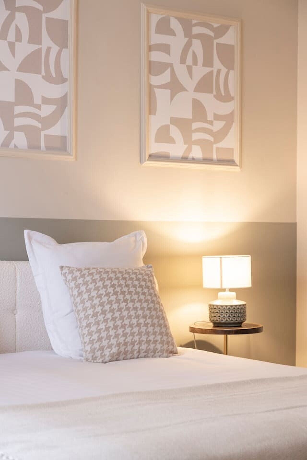 5 habitaciones, tabla de planchar con plancha, cuna de viaje y wifi 