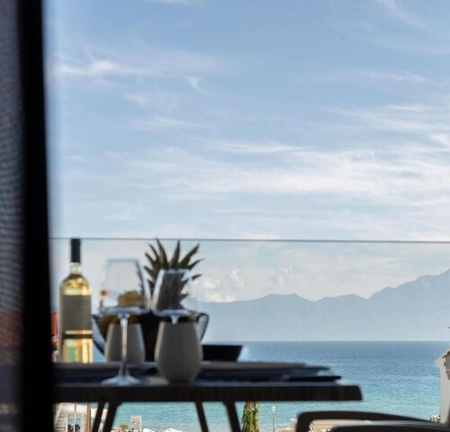 SARTI PREMIUM LUXURY SUITES 