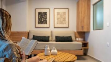 Exclusive-Suite, Balkon, eingeschränkter Meerblick | Innenbereich
