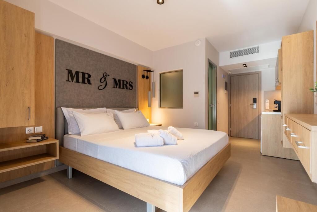In-room safe, blackout curtains, soundproofing