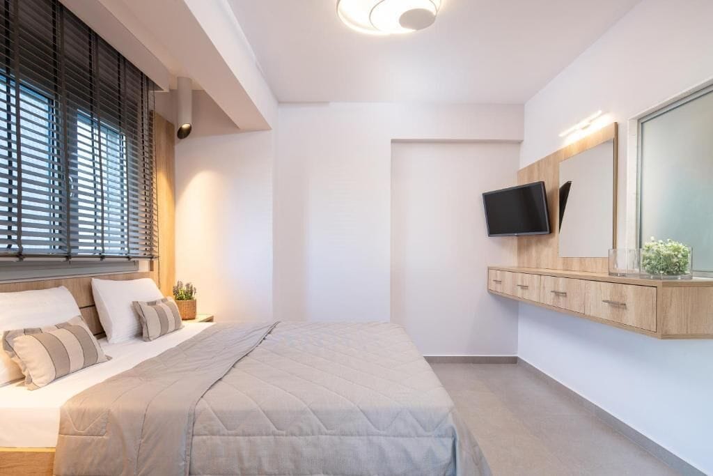 In-room safe, blackout curtains, soundproofing