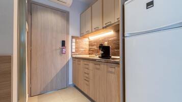 Exclusive Suite, Balcony, Partial Sea View | Private kitchen | Mini-fridge, stovetop, cookware/dishes/utensils, freezer