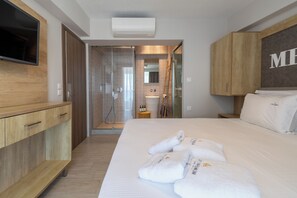 Exclusive Suite, Balcony, Partial Sea View | Bathroom | Shower, hydromassage showerhead, hair dryer, towels - SARTI PREMIUM LUXURY SUITES  (SITHONIA)