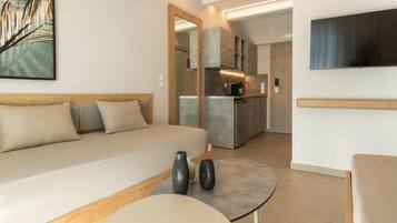 Luxury Suite, Balcony, Mountain View | Interior