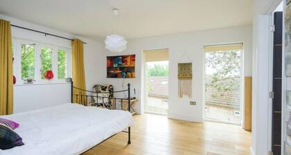 Outstanding contemporary country house, close to Bath with stunning views.