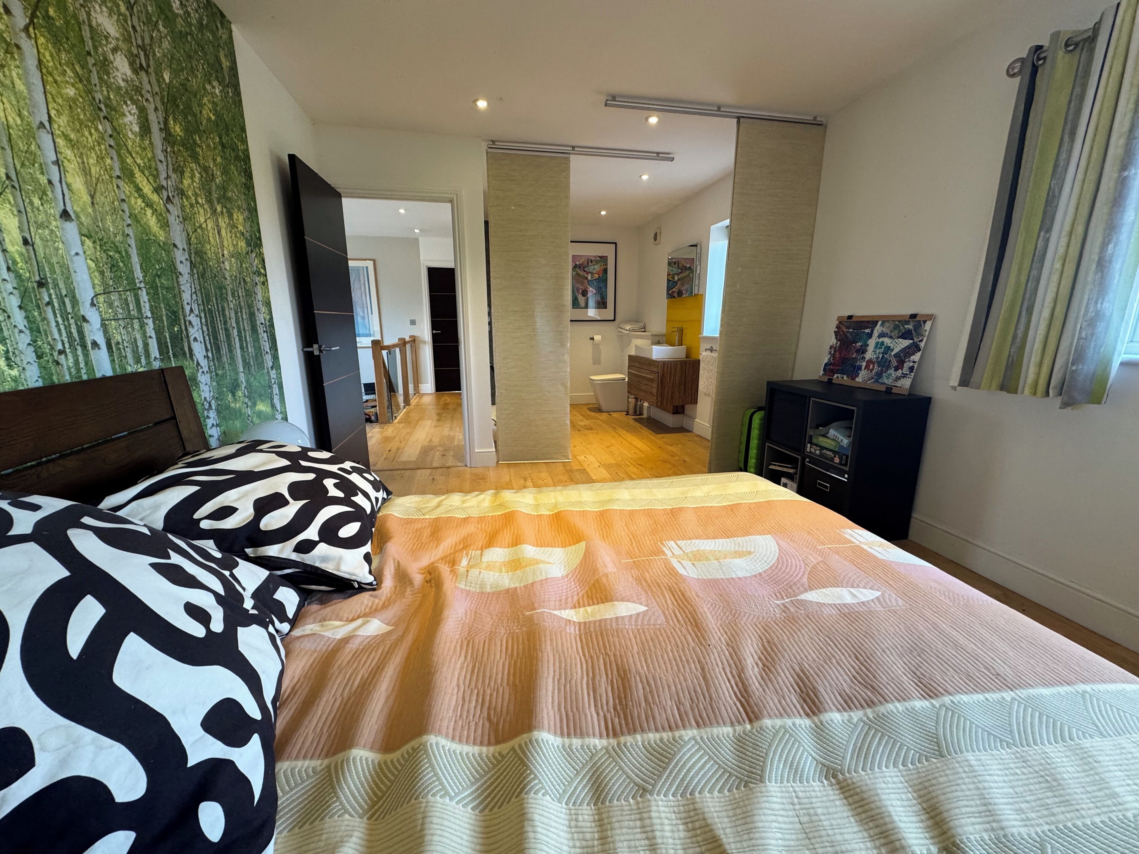4 bedrooms, desk, iron/ironing board, travel cot