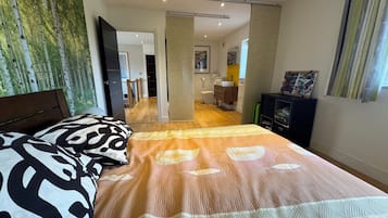 4 bedrooms, desk, iron/ironing board, travel cot