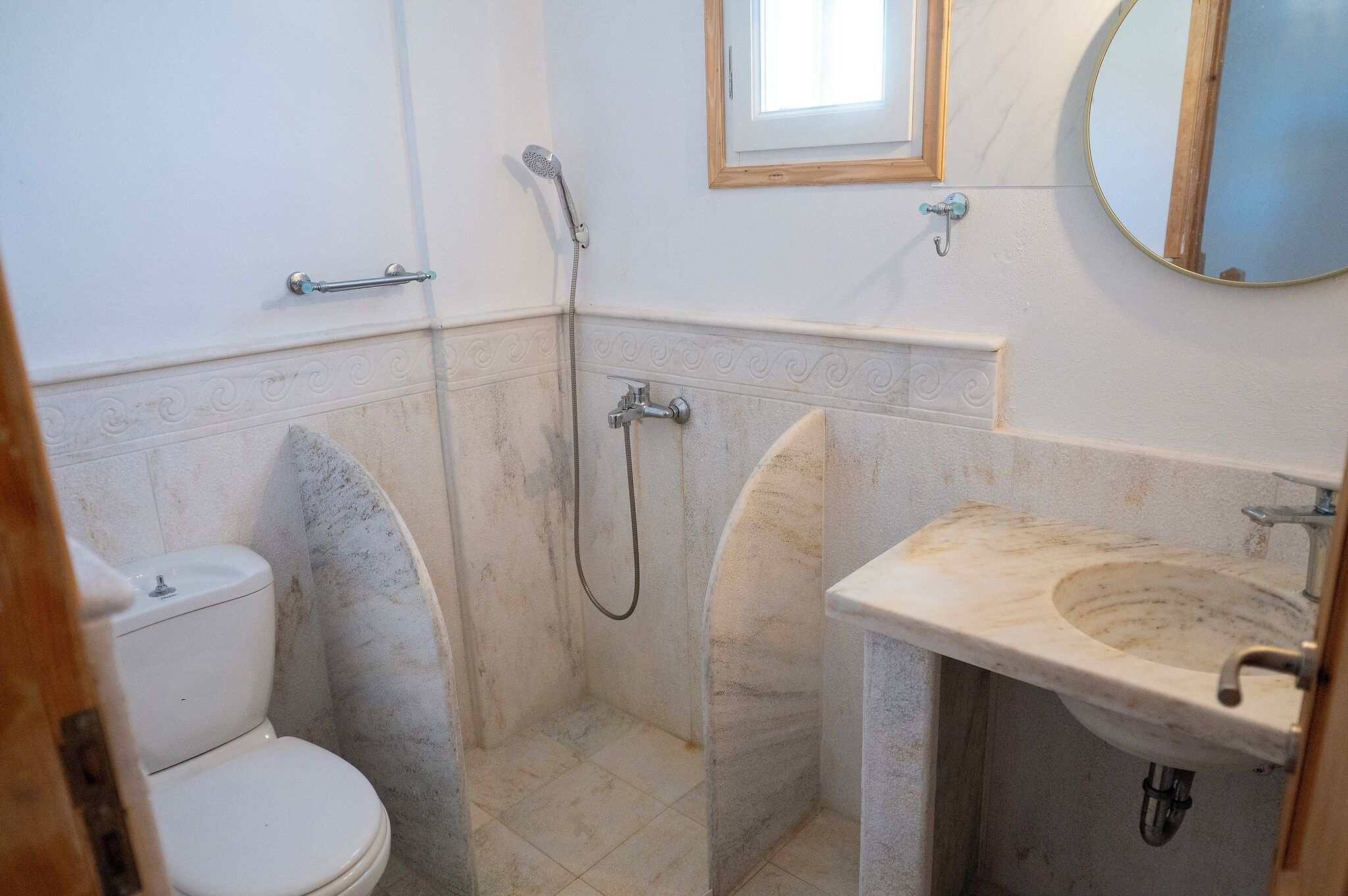 Comfort House, Bay View | Bathroom | Hair dryer, towels, soap, shampoo