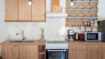 Casa Confort, vistas a la playa | Cocina privada | Frigorífico grande, microondas, horno y placa de cocina