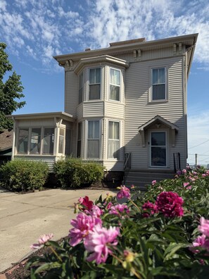 Exterior - Boutique Historic Full House Stay Near Old Market charming Omaha (Omaha)