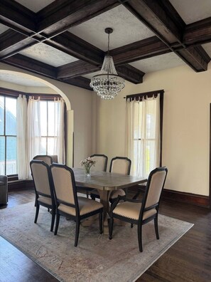 Dining - Boutique Historic Full House Stay Near Old Market charming Omaha (Omaha)