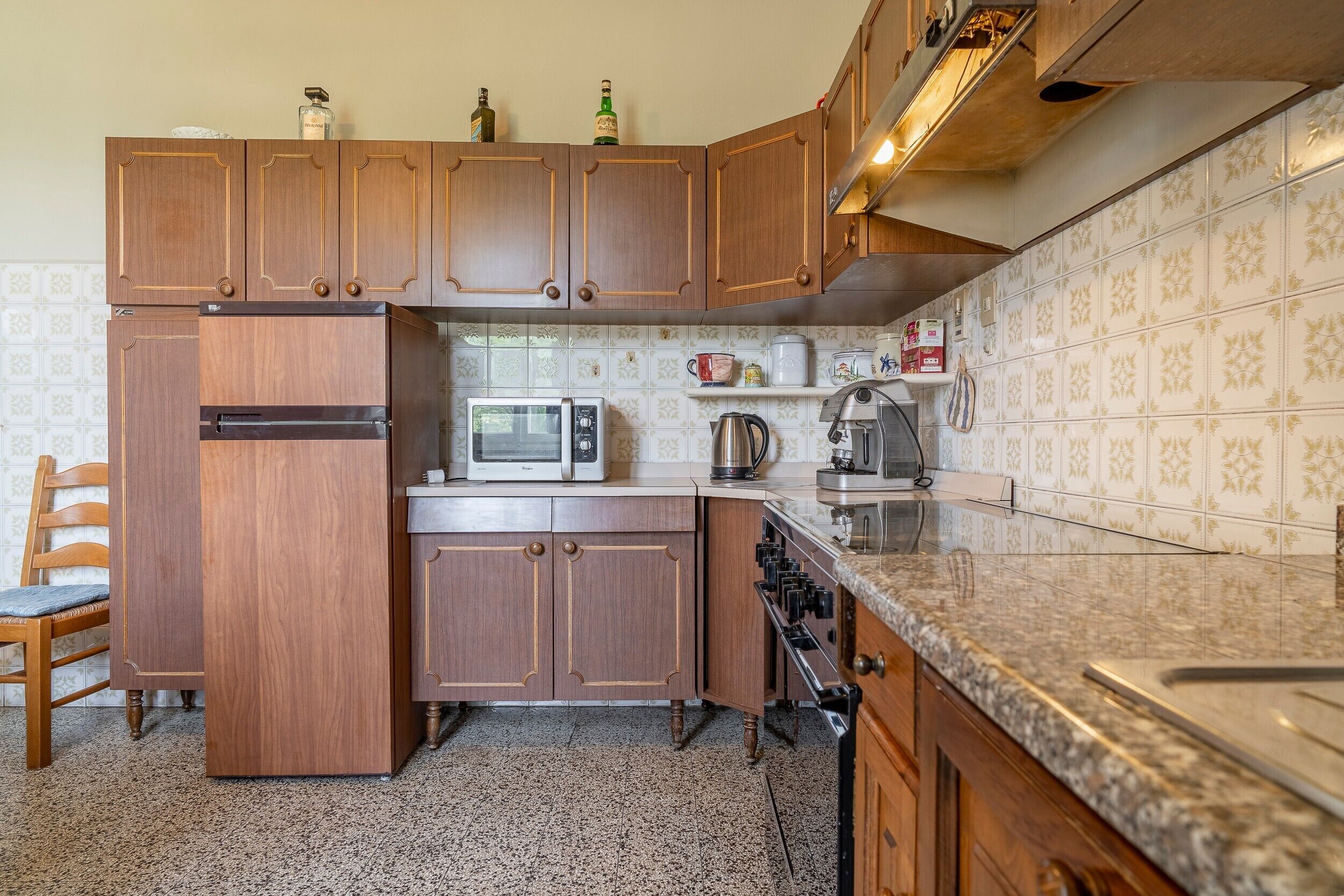 Geladeira, micro-ondas, cooktop, lava-louças