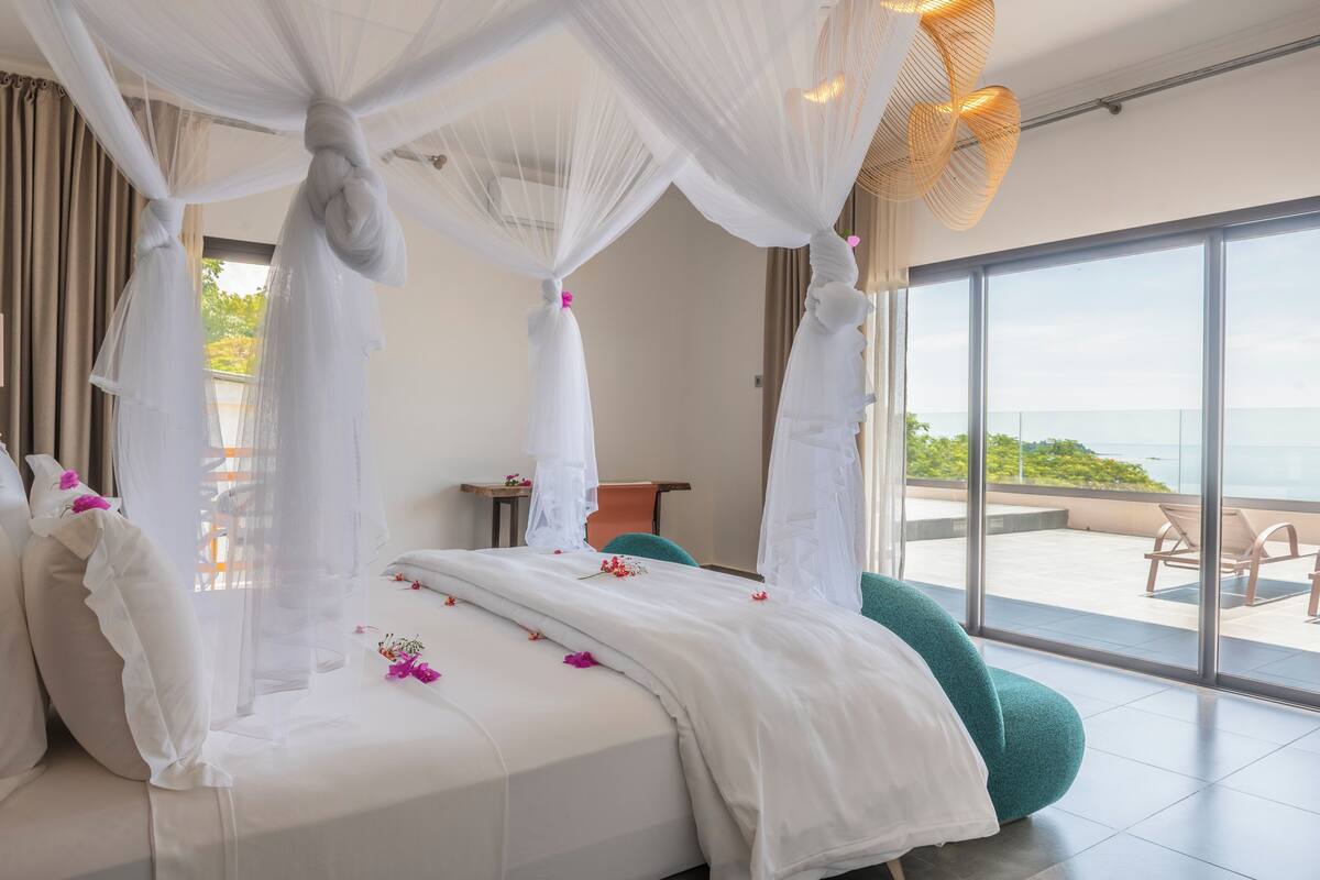 Superior Suite, Ocean View | Free WiFi