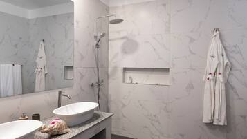 Suite Junior, vue partielle sur l'océan | Salle de bain
