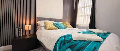 3 bedrooms, in-room safe, iron/ironing board, free WiFi