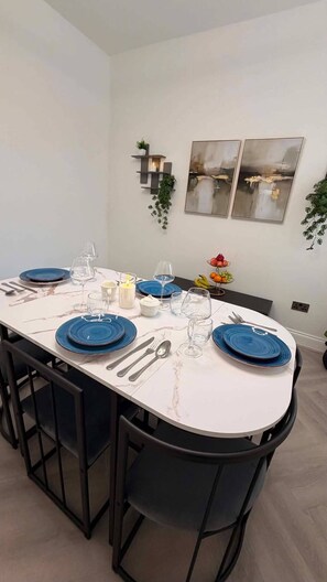 Dining - Stylish 3BR House in Newham East London&Hot Tub (London)
