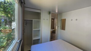 Room - Vrbo Property (La Roque-d'Anthéron)