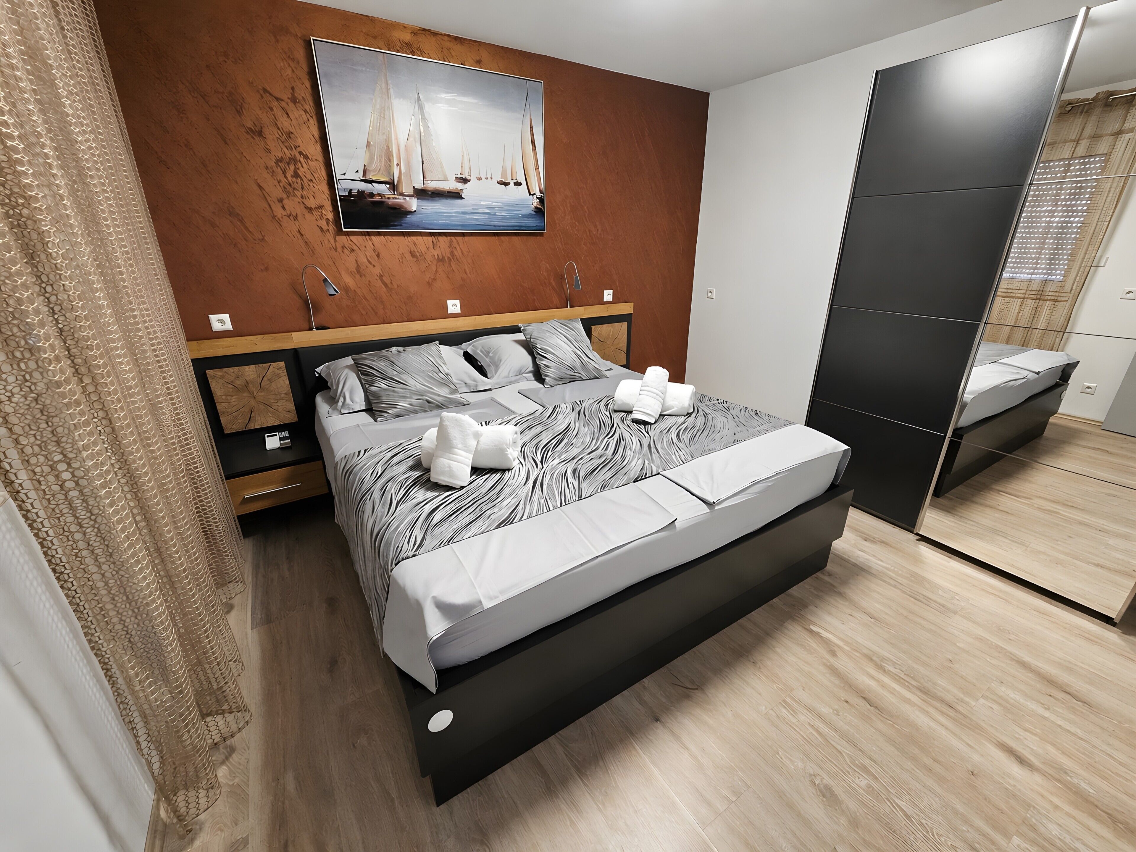 7 bedrooms, iron/ironing board, WiFi, bed sheets