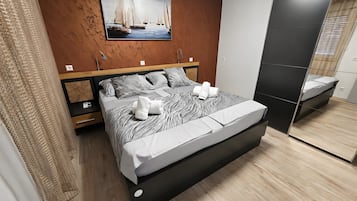 7 bedrooms, iron/ironing board, WiFi, bed sheets