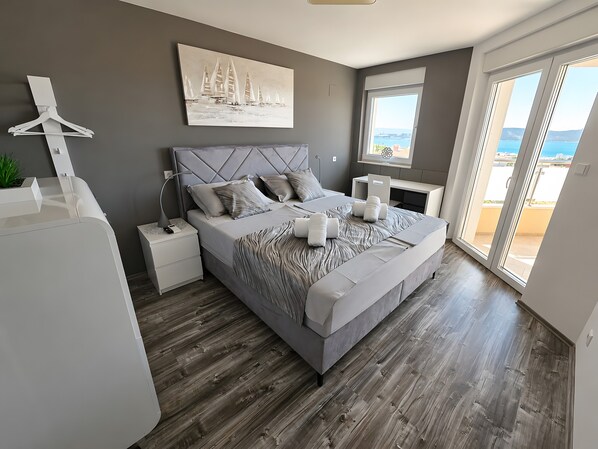 7 habitaciones, tabla de planchar con plancha, wifi y ropa de cama 