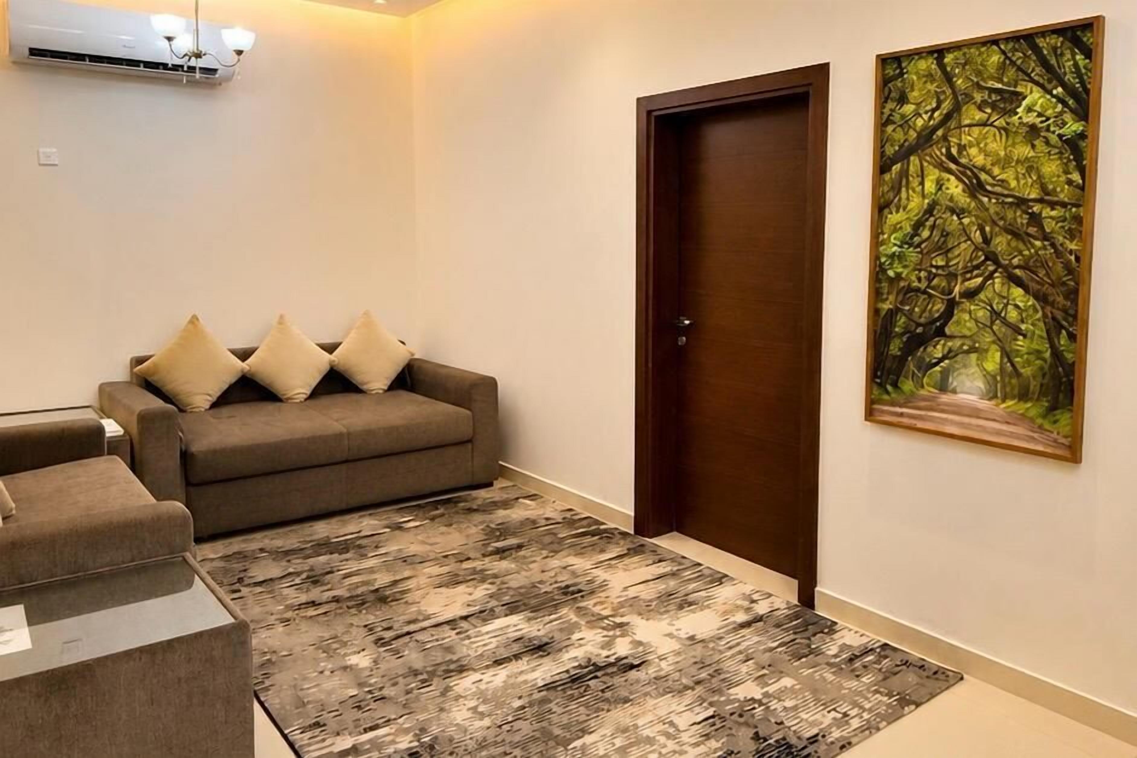 Apartament Deluxe, 1 dormitori, no fumadors | Sala d'estar | Televisor intel·ligent de 38 polzades amb canals digitals 