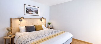 Chalet at 1,800 meters - Panoramic view - Sleeps 10. Perfect for families or friends