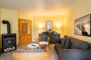 TV, fireplace, ping pong - Apartment 'Ferienhof Homann Sauerland - LH 3' with Shared Terrace and Wi-Fi (Brilon)