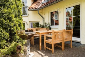 Outdoor dining - Holiday Home 'Ferienhof Homann Sauerland - LH 2' with Shared Terrace and Wi-Fi (Brilon)