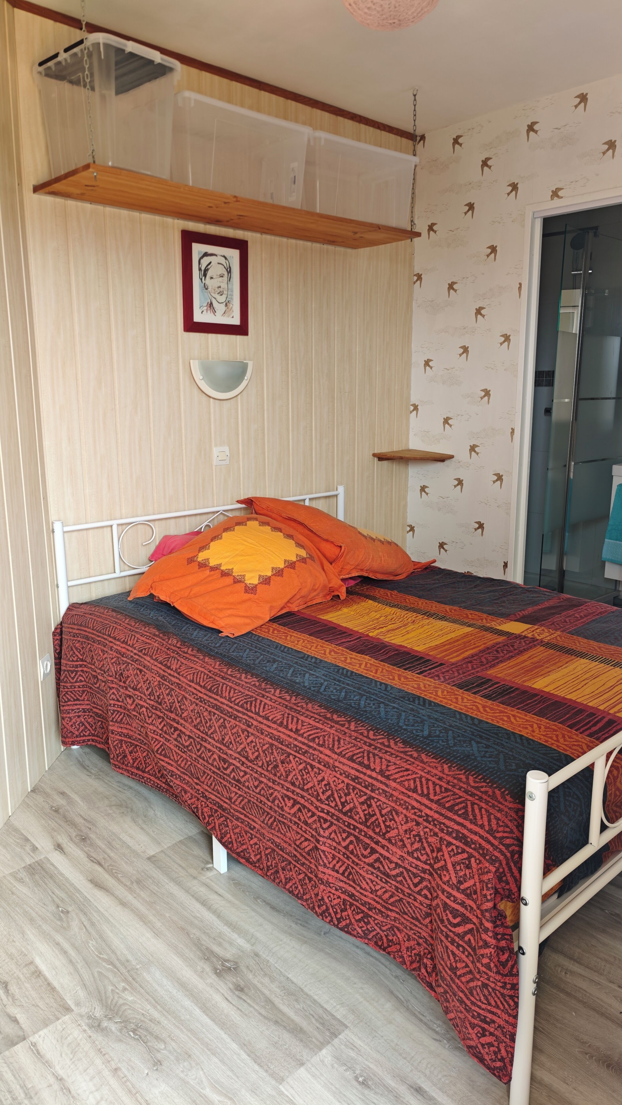 1 bedroom, bed sheets