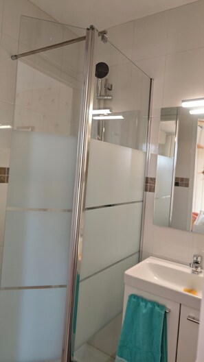 Bathroom - Vrbo Property (Cabourg)