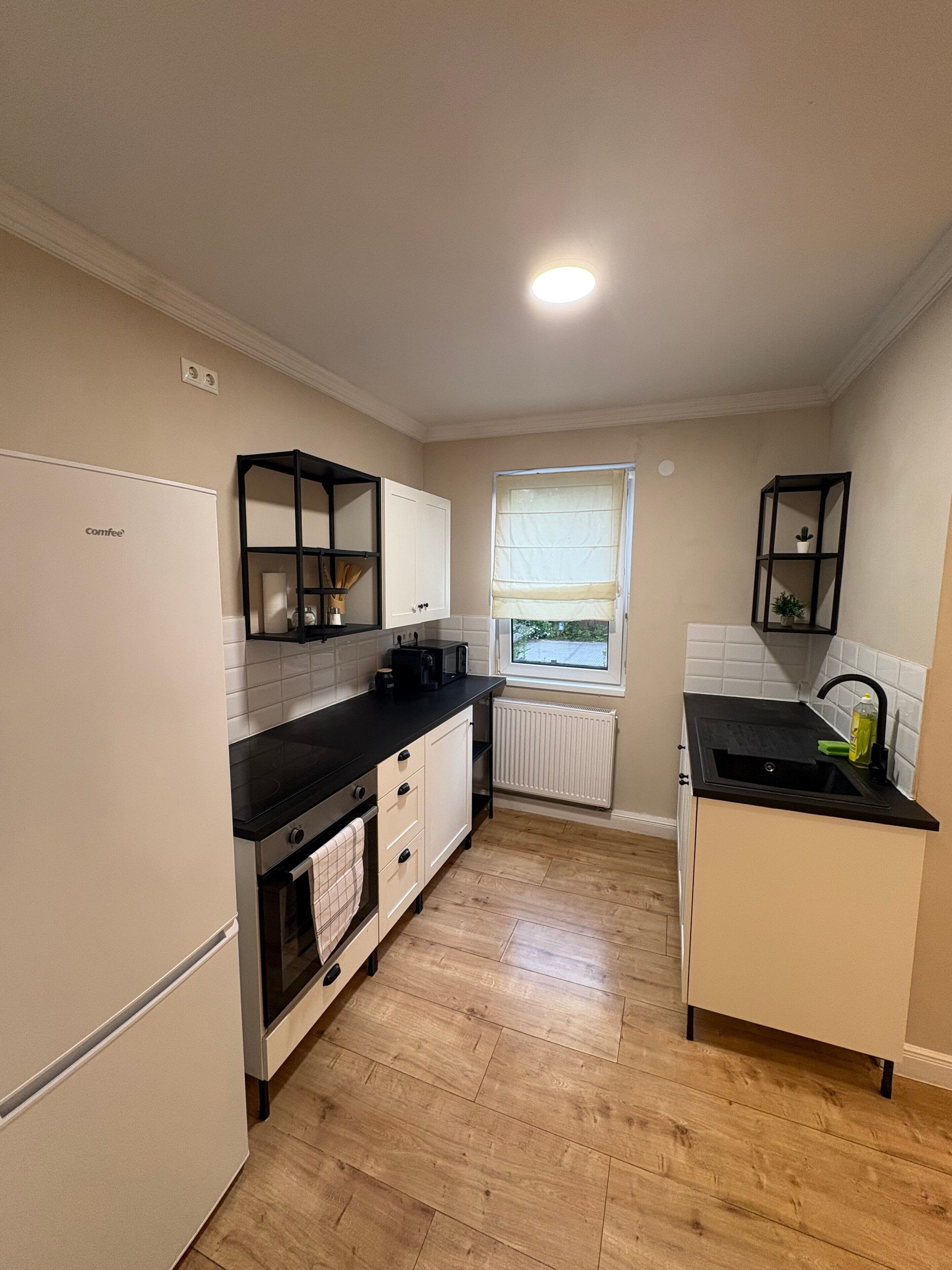 Coffee/tea maker, fridge, microwave, oven