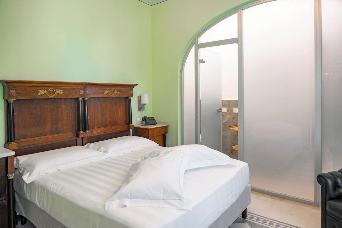 Exclusive Suite, Lake View | In-room safe, blackout drapes, WiFi (free)