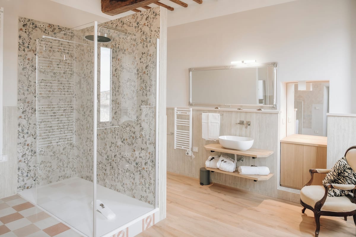 Premium Room | Bathroom | Free toiletries, hair dryer, slippers, towels