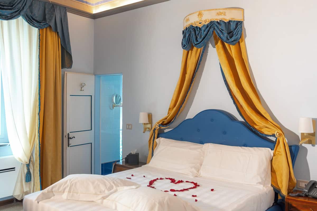 Exclusive Room | In-room safe, blackout drapes, WiFi (free)