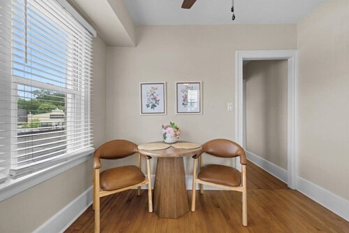 Cozy Downtown Studio | Walk to Metra