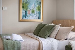 1 bedroom, desk, WiFi, bed sheets