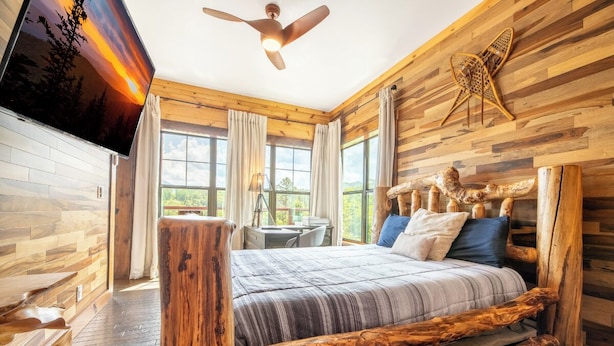 A room with a bed, a desk, and a chair. - Cloud Haven Retreat | Views, Hot Tub + Games (Gatlinburg)