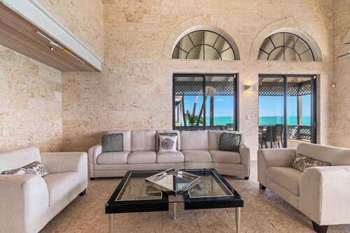 Villa Seacliffe - An Exclusive Ocean Point Retreat in Turks and Caicos