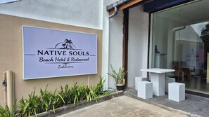 Front of property - NATIVE SOULS Beach Hotel (Induruwa)