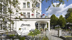 A hotel named 'Baraza Bierstube' with a visible entrance, outdoor seating area, and a balcony with flowers. - Modern Escape Near Badehaus Norderney & Weststrand Beach l 2 Units (Sundern (Sauerland))