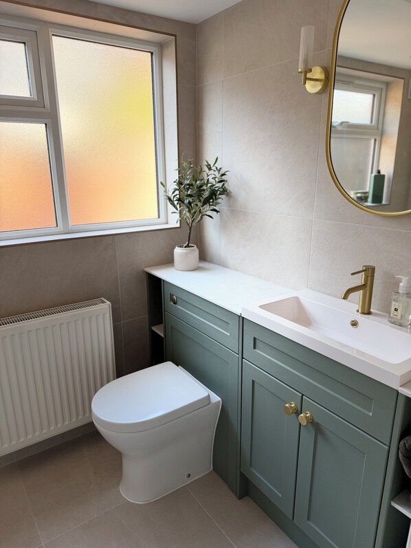 Bathroom - The Thoresby Retreat (Kingston upon Hull)