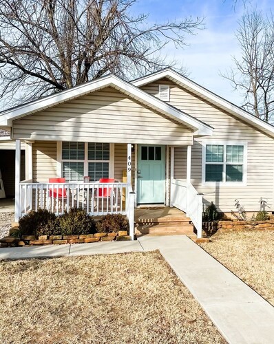 Charming 2-bedroom bungalow in the heart of Jones