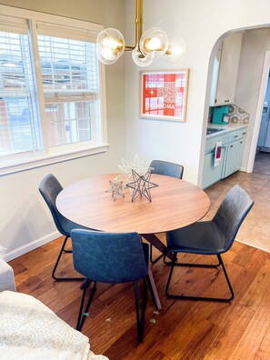 Dining - Charming 2-bedroom bungalow in the heart of Jones (Jones)