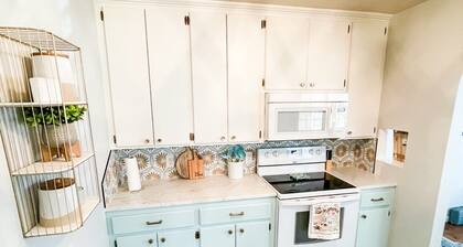 Charming 2-bedroom bungalow in the heart of Jones