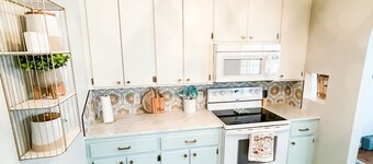 Charming 2-bedroom bungalow in the heart of Jones