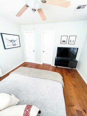 2 habitaciones, tabla de planchar con plancha, wifi y ropa de cama