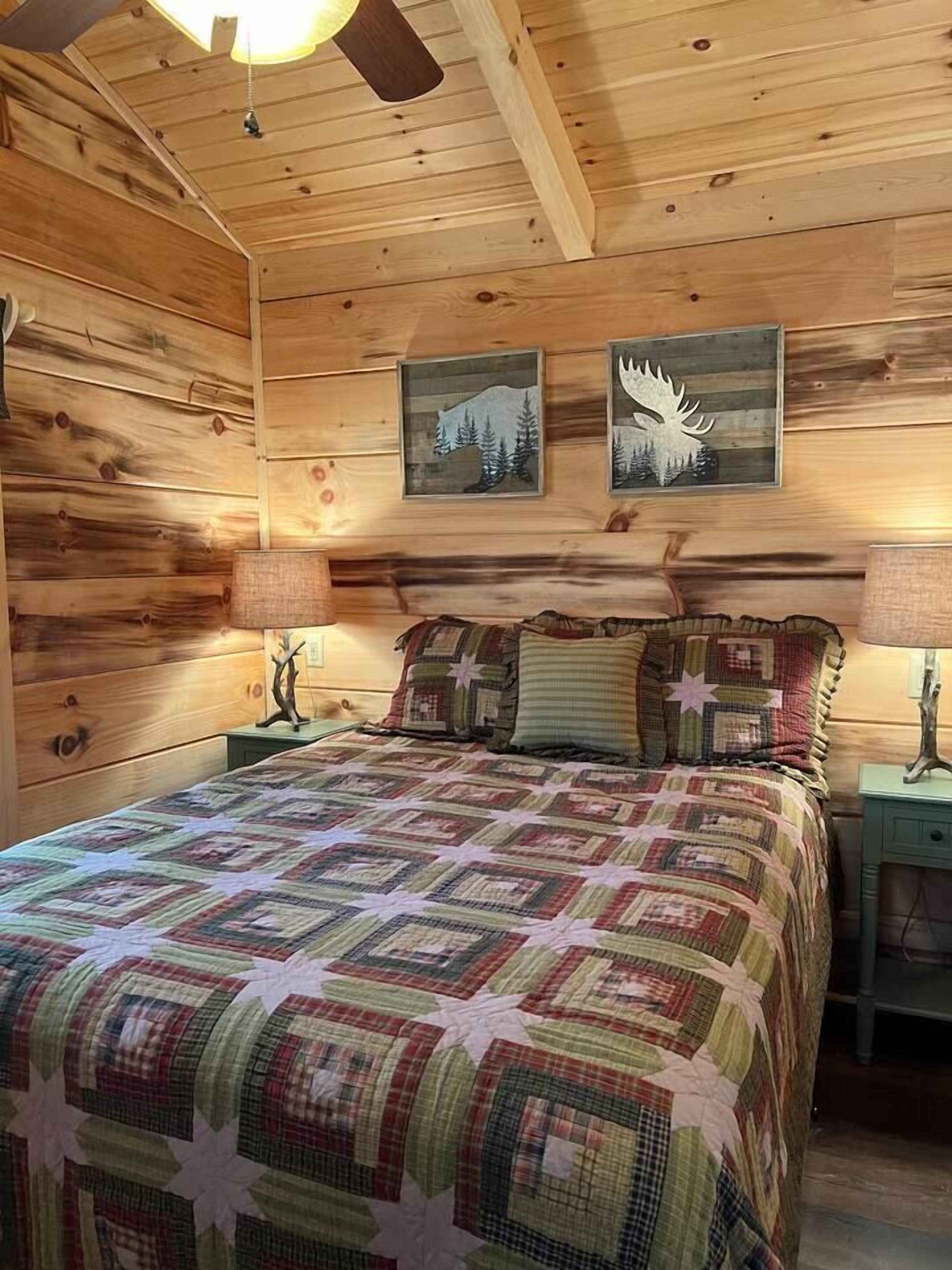2 bedrooms, desk, WiFi, bed sheets