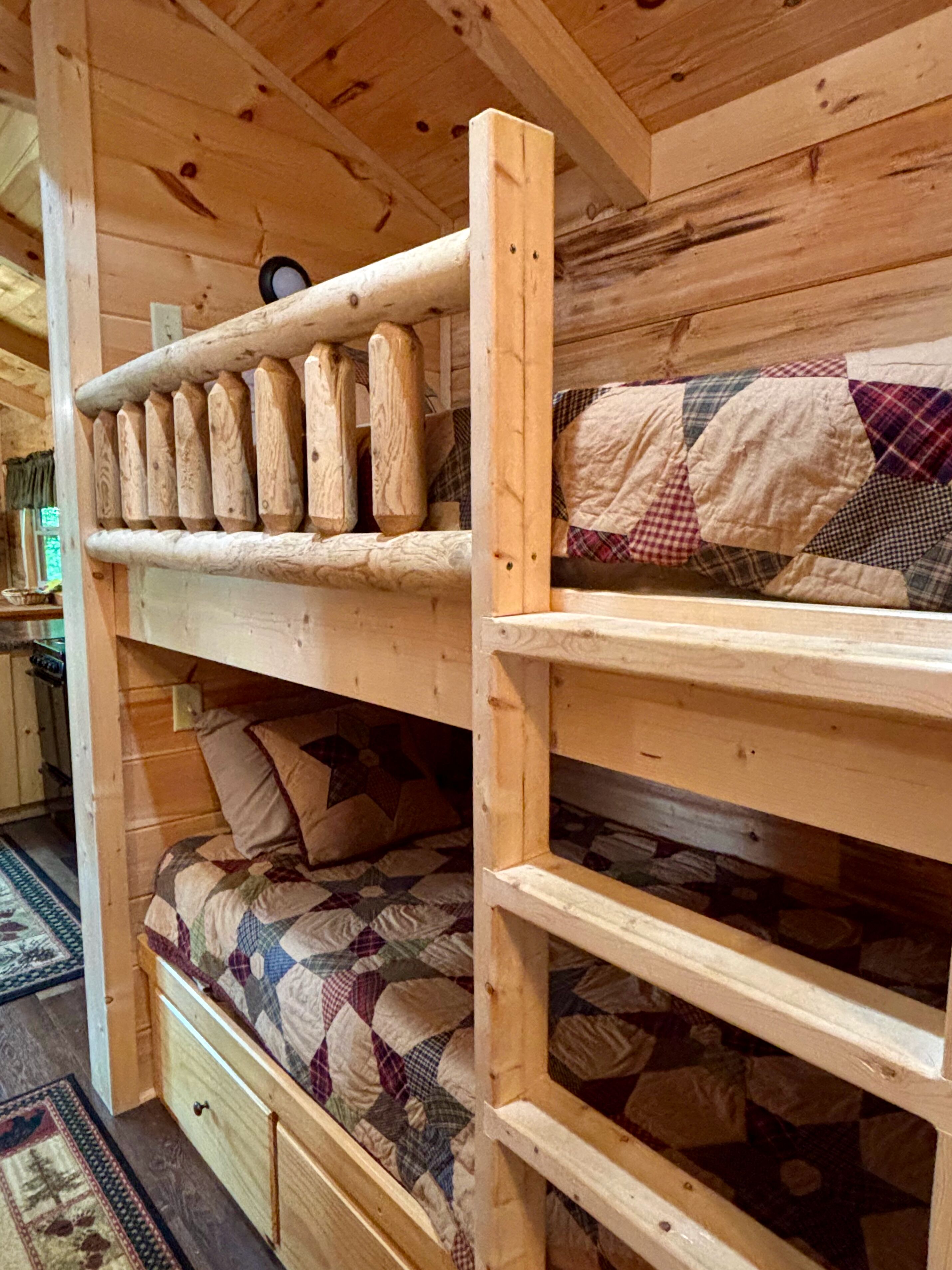 2 bedrooms, desk, WiFi, bed sheets