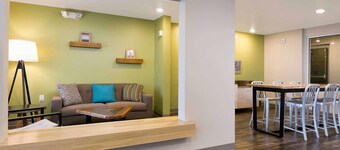 Woodspring Suites St. Joseph